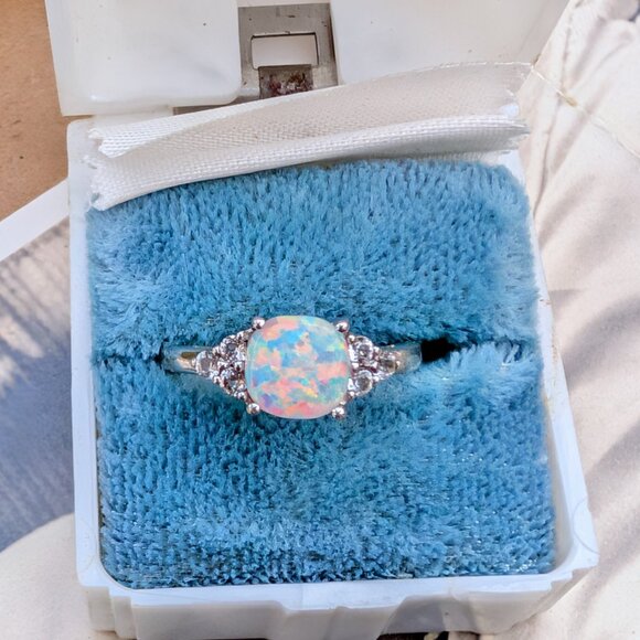 Vintage Sterling Silver Opal Estate Ring - Picture 4 of 11